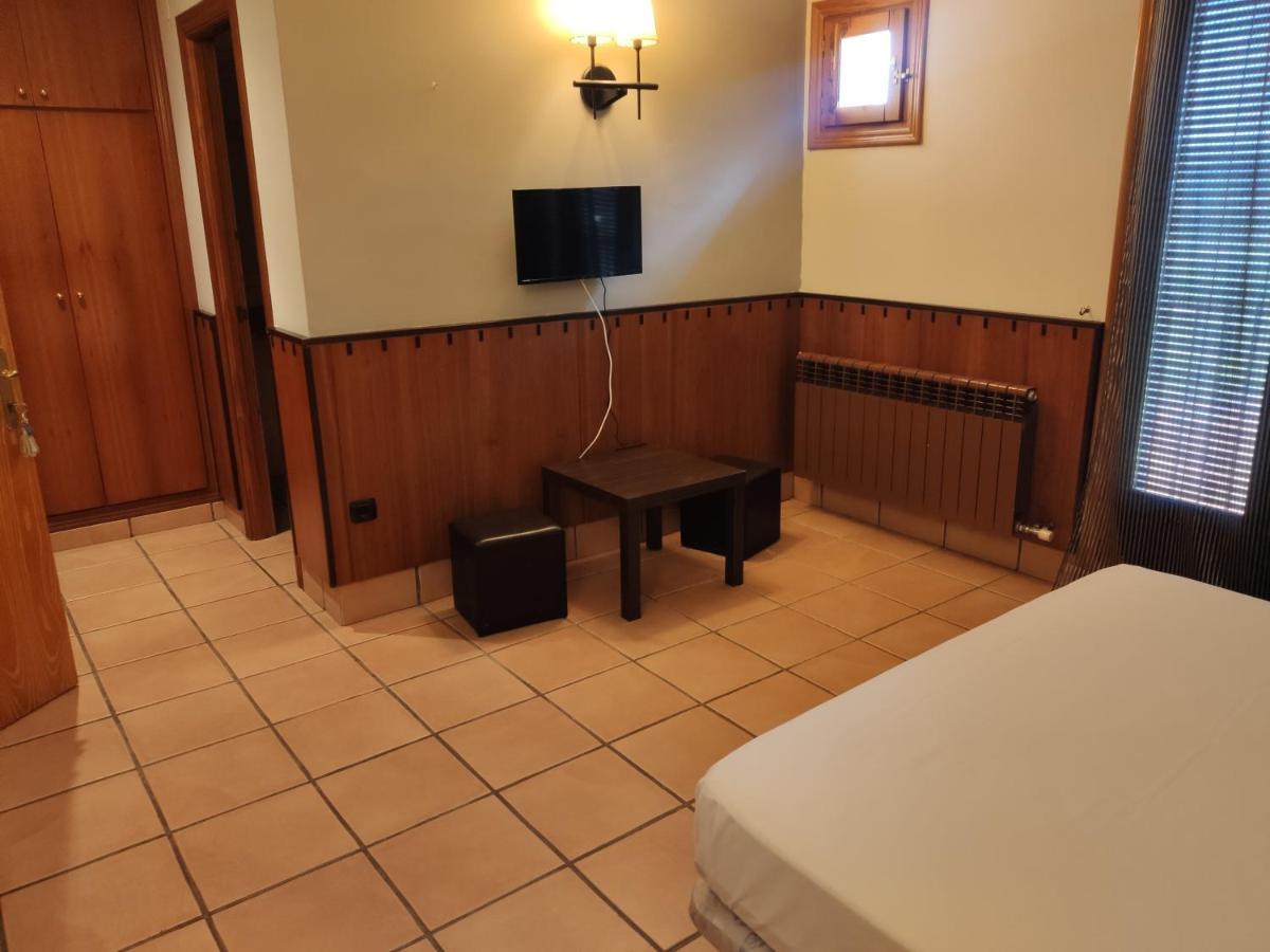 Hostal Tastavins Penarroya De Tastavins Bagian luar foto