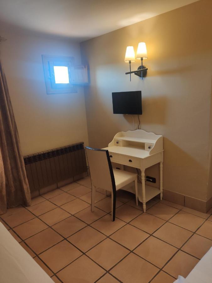 Hostal Tastavins Penarroya De Tastavins Bagian luar foto