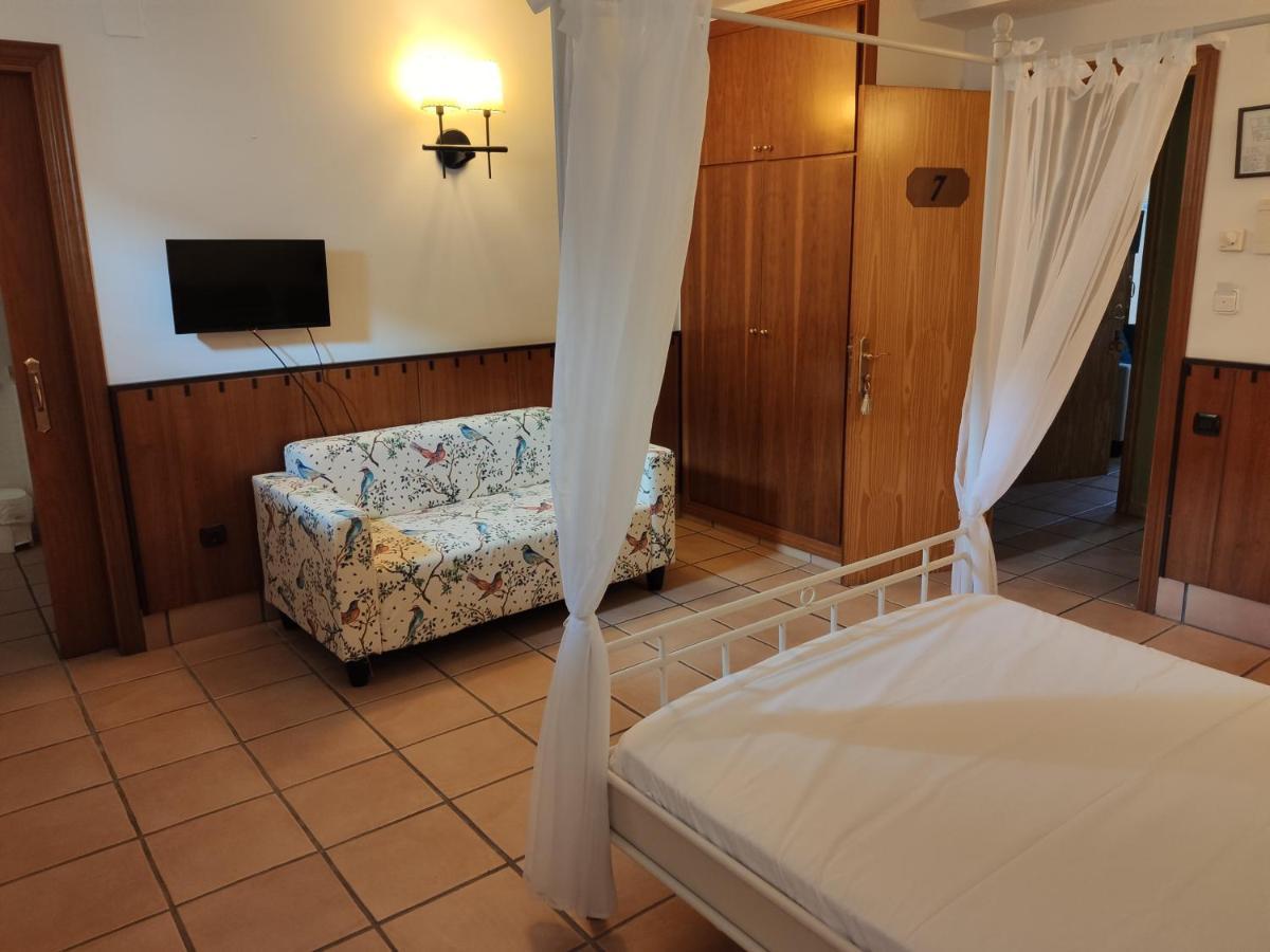 Hostal Tastavins Penarroya De Tastavins Bagian luar foto