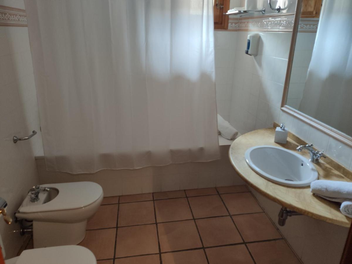 Hostal Tastavins Penarroya De Tastavins Bagian luar foto