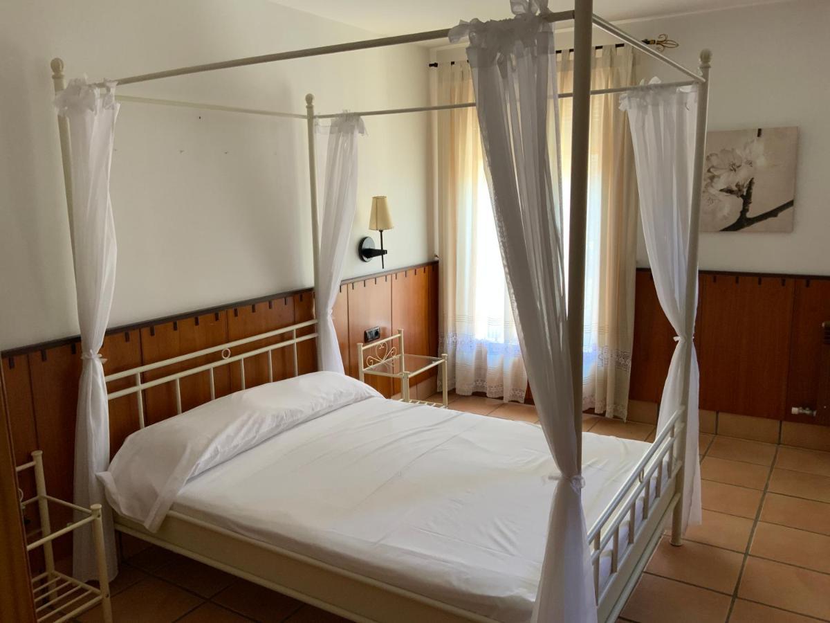Hostal Tastavins Penarroya De Tastavins Bagian luar foto